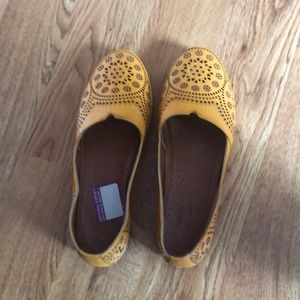 Light weight spring step leather shoes